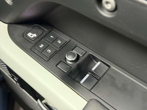 Land Rover Defender 3.0 D250 MHEV SE Hard Top SUV 5dr Diesel Auto 4WD MWB Euro 6 (s/s) (250 ps) 57