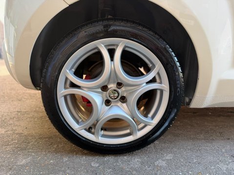 Alfa Romeo Mito 1.4 TB MultiAir Distinctive Euro 5 (s/s) 3dr 22