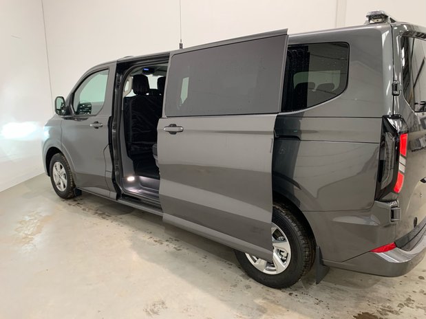 Ford Transit Custom 320LWB 9 Seat Kombi Titanium *new* 10