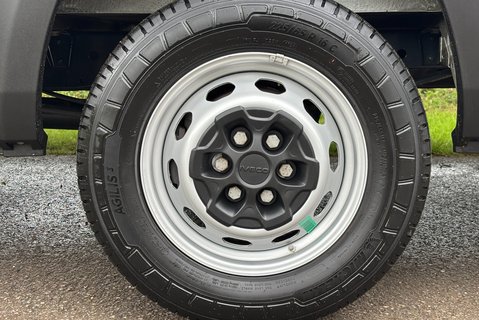 Iveco Daily 35S14V Hi-Matic Panel Van - Air Con / Auto / Car Play 33