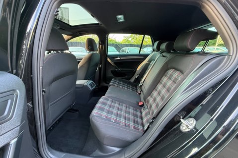 Volkswagen Golf GTI PERFORMANCE TSI DSG - PANORAMIC SUNROOF  26