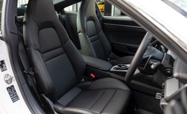 Porsche 911 Carrera (992) 12