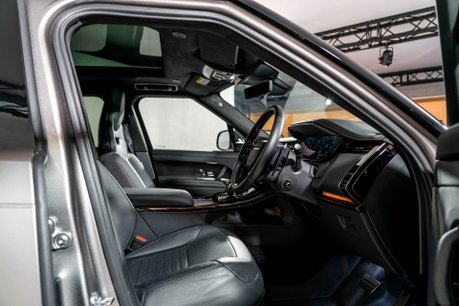 Land Rover Range Rover Sport SV EDITION ONE. FULL SATIN PPF. CARBON CERAMIC BRAKES. SLIDING PANO ROOF. 17
