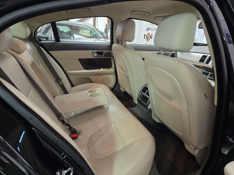 Jaguar XF 3.0d V6 Premium Luxury Auto Euro 5 (s/s) 4dr 18