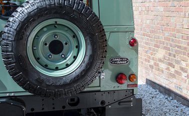 Land Rover Defender 90 Heritage Hard Top 19