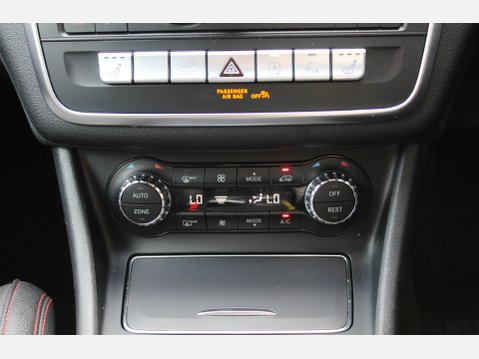 Mercedes-Benz GLA Class GLA 180 AMG LINE EDITION 27