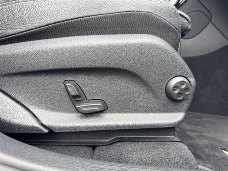 Mercedes-Benz GLC GLC 220D 4Matic AMG Line Auto Diesel SAT NAV/PARKTRONIC/SIDE STEPS 2