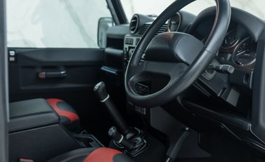 Land Rover Defender 90 ADVENTURE 13