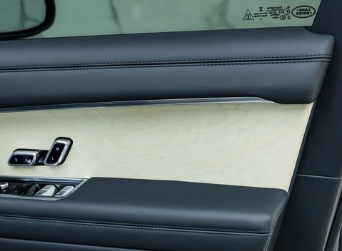 Land Rover Range Rover P530 SV 32