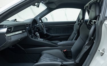 Porsche 911 GT2 RS (991) 18