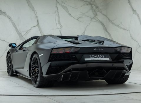 Lamborghini Aventador S LP 740-4 ROADSTER 13