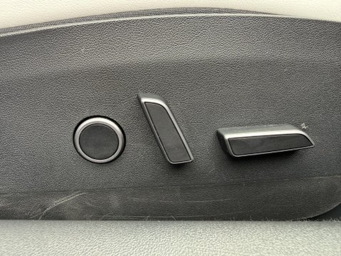 Tesla Model 3 (Dual Motor) Performance Saloon 4dr Electric Auto 4WDE (Performance Upgrade 32