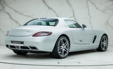 Mercedes-Benz SLS AMG 10