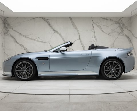 Aston Martin V12 Vantage S ROADSTER 