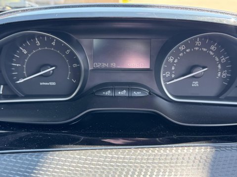 Peugeot 208 1.2 PureTech Signature Euro 6 (s/s) 5dr 24