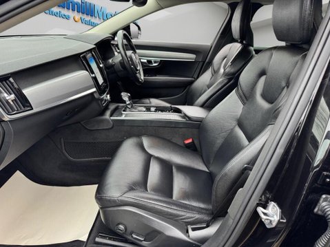 Volvo V90 2.0 D4 Momentum Auto Euro 6 (s/s) 5dr 44