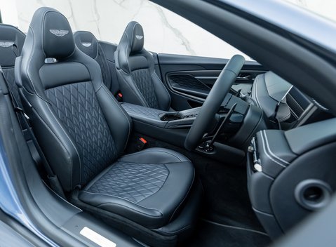 Aston Martin DB12 VOLANTE 15