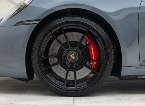 Porsche 911 Targa 4 GTS (992) 40