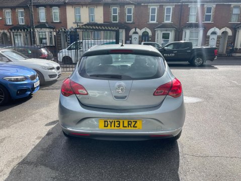 Vauxhall Astra 1.4 16v Exclusiv Euro 5 5dr 4