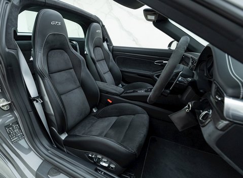 Porsche 911 Targa 4 GTS (991.2) Targa 13