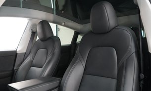 Tesla Model Y LONG RANGE AWD Comfort Suspension GROK AI Panoramic Roof One Owner VATQ 4