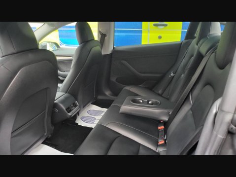 Tesla Model 3 MODEL 3 17