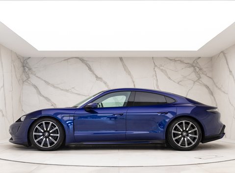 Porsche Taycan TURBO 2