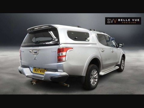 Mitsubishi L200 2.4 L200 Barbarian DI-D 4WD 5
