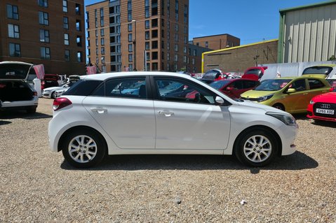 Hyundai i20 MPI SE.AUTOMATIC..1 PREVIOUS OWNER,18 STAMPS,AIR CON,LAST OWNER  9 YEARS. 4
