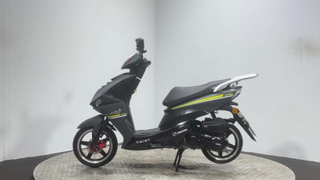 Sinnis Twist 2022 1K 50CC SCOOTER LEARNER BIKE NEW MOT SERVICED 4