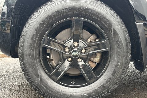 Land Rover Defender 90 D200 Hard Top MHEV 32