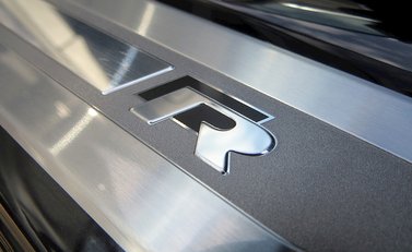 Volkswagen Golf R 16