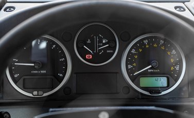 Land Rover Defender 90 Bowler Edition 16