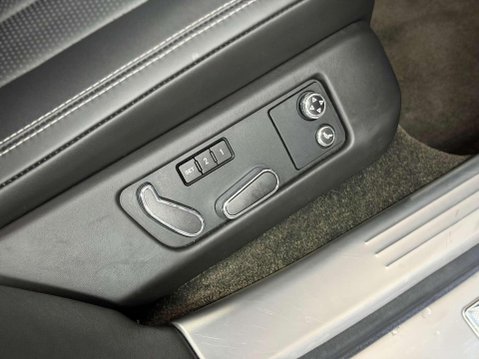Bentley Flying Spur 4.0 V8 S Saloon 4dr Petrol Auto 4WD Euro 6 (528 ps) 52