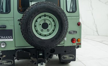 Land Rover Defender 110 HERITAGE 33