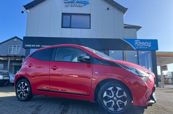 Toyota Aygo VVT-I X-TREND X-SHIFT 5 DOOR AUTO 2
