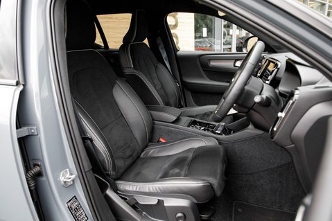 Volvo XC40 B4 R-DESIGN MHEV 33