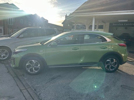 Kia Xceed 1.5 T-GDi 2 Euro 6 (s/s) 5dr 3