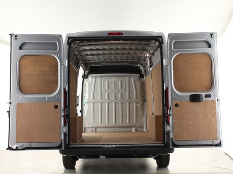 Peugeot Boxer 2.2 BlueHDi L3H2 Professional Premium+ 140ps 3