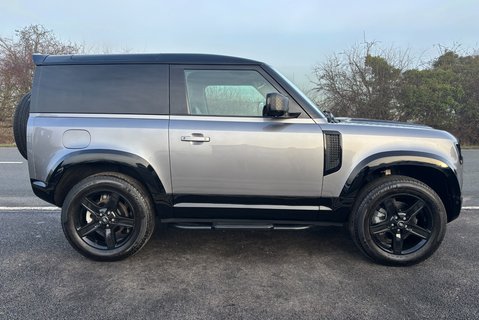 Land Rover Defender 90 D250 Hard Top SE MHEV 8