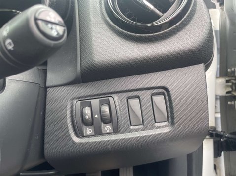 Renault Clio 1.1 Clio Dynamique MediaNav 5dr 21