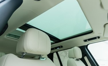 Land Rover Range Rover P510e First Edition 13