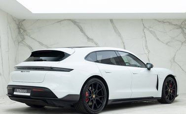 Porsche Taycan GTS Sport Turismo 7