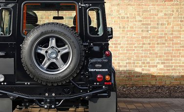 Land Rover Defender T40 13