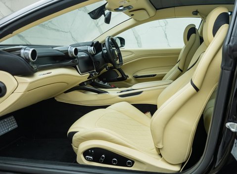 Ferrari GTC4 Lusso T 18