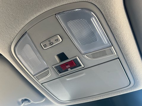 Hyundai KONA PREMIUM 23