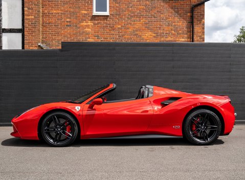 Ferrari 488 SPIDER 3