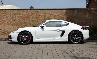Porsche Cayman GTS 24