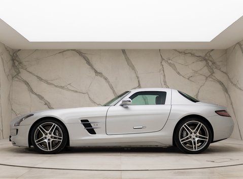 Mercedes-Benz SLS AMG 2