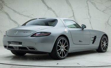 Mercedes-Benz SLS AMG GT 7